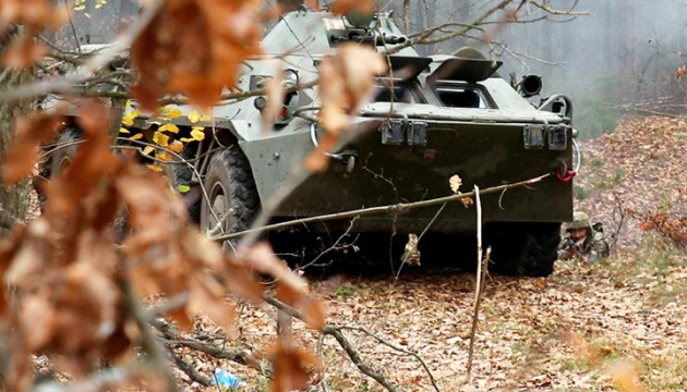 Ostukraine: 13 Angriffe der Besatzer am Donnerstag, ein Soldat verletzt