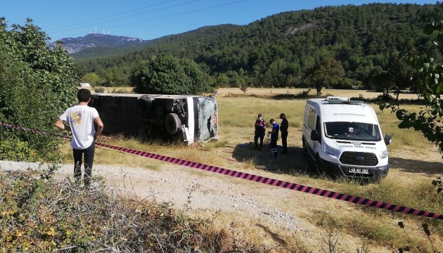 Verkehrsunfall mit Bus mit ukrainischen Touristen in der Türkei: Fahrer tot, 49 Verletzte