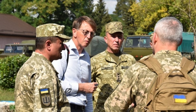 EEAS delegation visits JFO area in eastern Ukraine