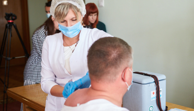 Франківських депутатів вакцинували від COVID-19 під час сесії