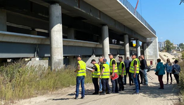 На будівництво Подільського мосту прийшли з оглядом експерти та прокуратура