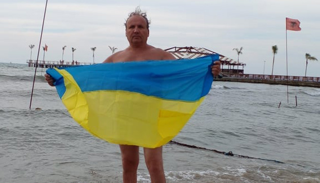 Український спортсмен присвятив деокупації Криму свій заплив через протоку в Адріатичному морі
