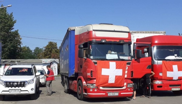 Швейцария доставила в Донецкую и Луганскую области 138 грузовиков гумпомощи