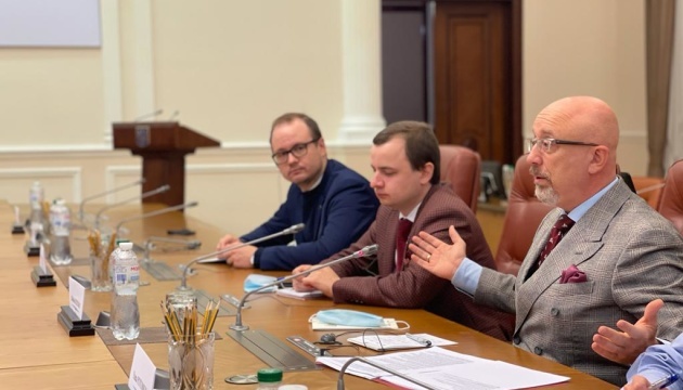 Reznikov trata con representantes de la Comisión de Venecia reintegración y legislación
