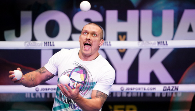 Usyk holds open training session ahead of Joshua fight