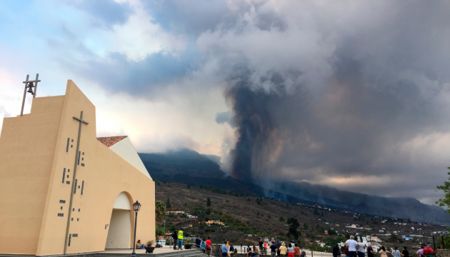 Через виверження вулкану на Канарах обмежили польоти цивільної авіації