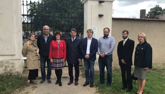 Посол України в Чехії обговорив питання відновлення пам'ятника воякам УГА