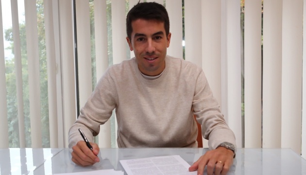 Carlos de Pena signs new contract with Dynamo Kyiv