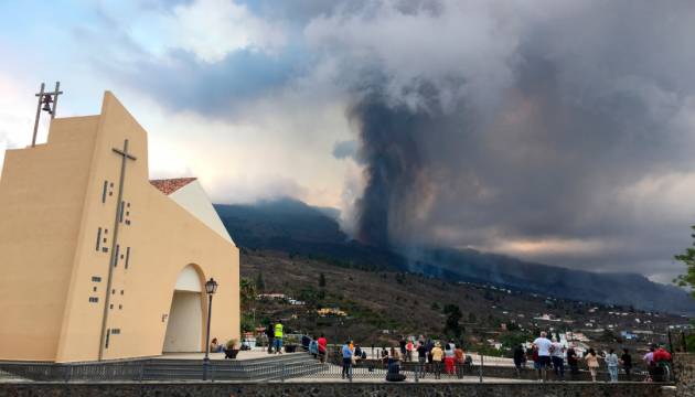 На Канарах через вулкан евакуювали ще три міста