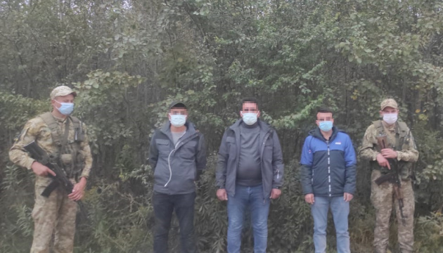 Прикордонники на Львівщині затримали трьох нелегалів з Туреччини