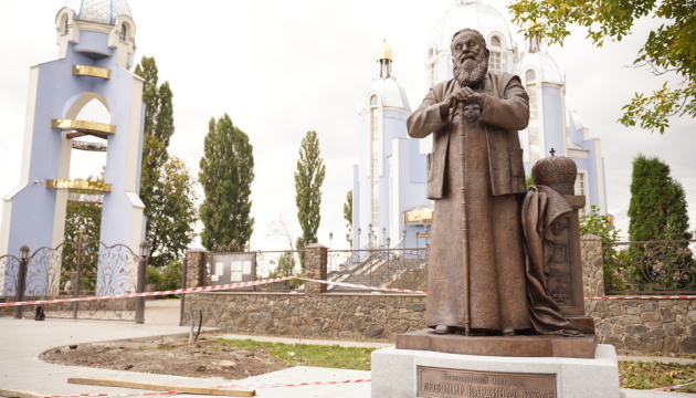 Перший у світі пам’ятник Любомиру Гузару встановили у Вінниці