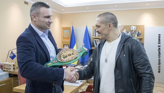 Klitschko presents Usyk with WBC belt