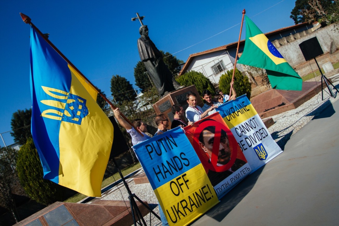 Акція протесту проти агресії режиму Владіміра Путіна щодо України, Прудентополіс (Бразилія), 2014 рік / Фото: Марсіо Пімента