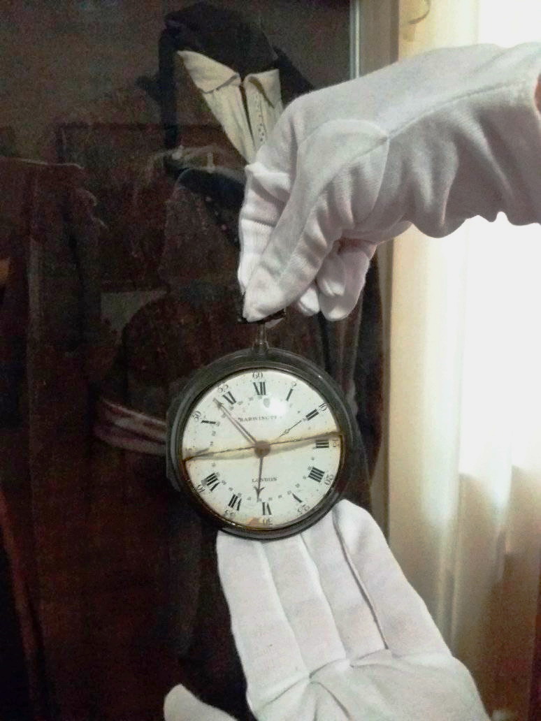 унікальний годинник, де на кришці написано - Від Григорія Варсави Сковороди через Стефана Гречину дарую