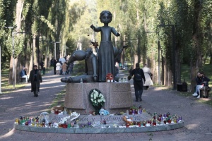 Меморіальний центр «Бабин Яр» передасть бібліотекам 10 тисяч книжок про Голокост