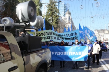 Welttag für menschenwürdige Arbeit: Ukrainische Gewerkschaften protestieren in Kjyiw