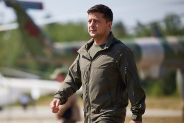 Zelensky congratulates defenders and defendresses of Ukraine: You daily perform feat