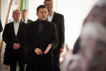 Zelensky says all major roads in Cherkasy region should be repaired in several years