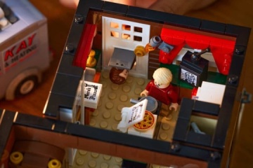 LEGO presenta set de "Home Alone" diseñado por un ucraniano 