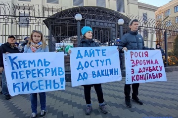 Protestaktion vor russischer Botschaft in Kyjiw: Aktivisten fordern Öffnung Übergangspunkte in der Ostukraine