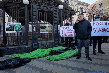 Protestaktion vor russischer Botschaft in Kyjiw: Aktivisten fordern Öffnung Übergangspunkte in der Ostukraine