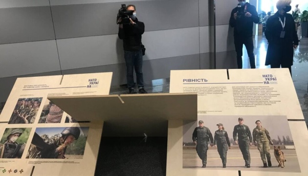 В аеропорту «Бориспіль» відкрили виставку про спільні цінності України і НАТО