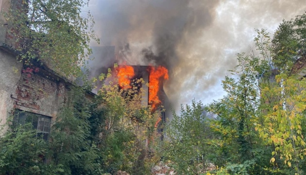 На колишньому заводі у Мукачеві сталася масштабна пожежа