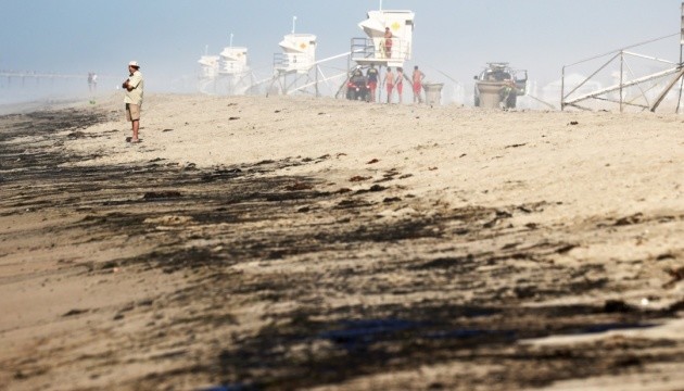 Біля узбережжя Каліфорнії стався масштабний розлив нафти