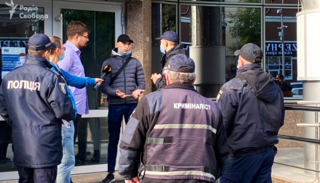 Журналісти «Схем» заявили про напад під час інтерв'ю в Укрексімбанку