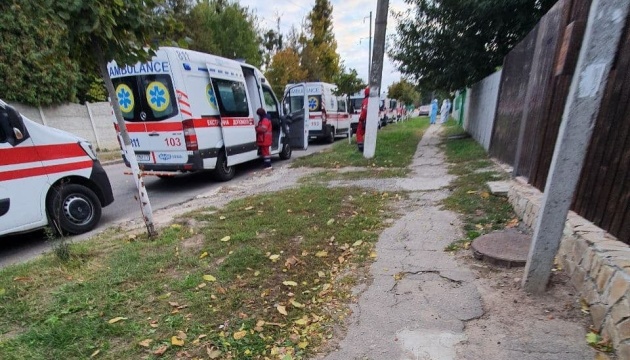 У Харкові біля госпіталю ветеранів – черга «швидких» з хворими на СOVID-19