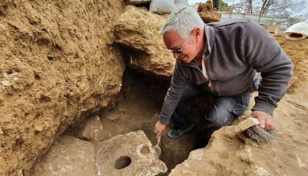 В Ізраїлі знайшли приватний туалет віком майже 3 000 років