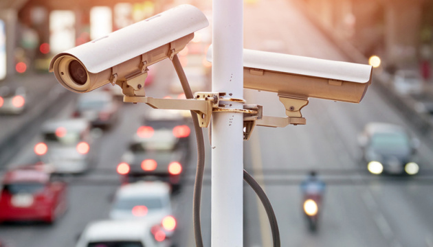 На дорогах завтра запрацюють ще 20 камер автофіксації порушень ПДР – список адрес