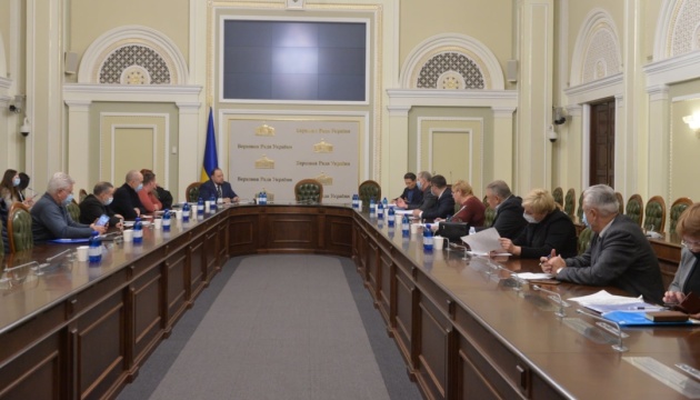 Стефанчук обговорив захист трудових прав з представниками профспілок 
