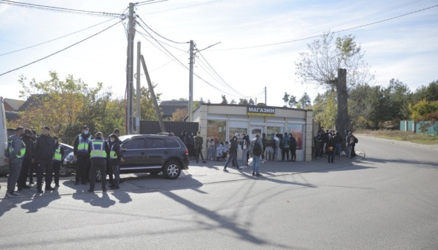 На акции под домом Порошенко в Козине произошли столкновения