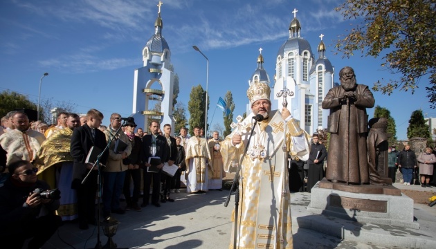 У Вінниці відкрили перший в Україні пам'ятник Любомиру Гузару