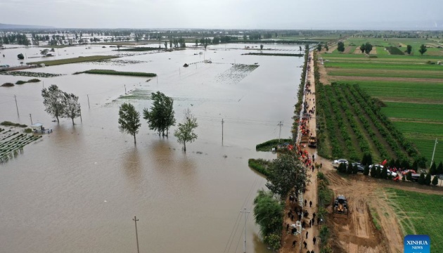 На півночі Китаю через повені евакуювали понад 120 тисяч людей