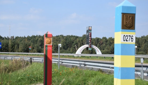 Білорусь укріплює свої кордони за десятки кілометрів від України