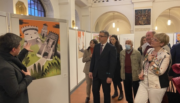 У новій ратуші Лейпцига відкрили виставку київських ілюстраторів  