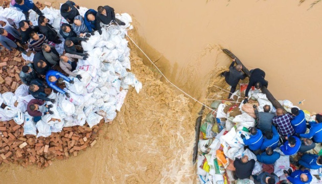 Майже два мільйони людей постраждали від повеней на півночі Китаю