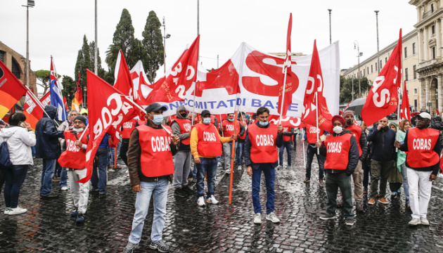 В Італії - транспортний страйк: скасували сотню авіарейсів, частково закрили метро