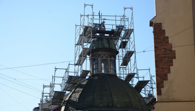 У Львові вперше за 400 років реставрують скульптуру на каплиці Боїмів