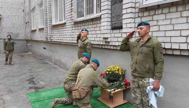 У Миколаєві відкрили меморіальні дошки загиблим на сході України морпіхам
