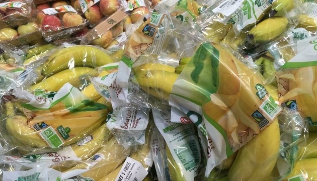 У Франції заборонять пакувати у пластик фрукти й овочі