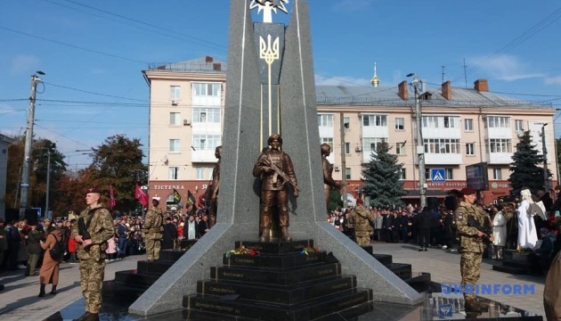 У Житомирі відкрили пам'ятник захисникам України