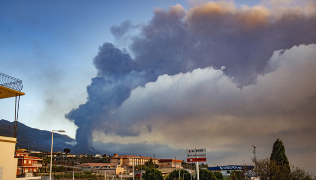 Діоксид сірки з виверження вулкана на Канарах дістався України 
