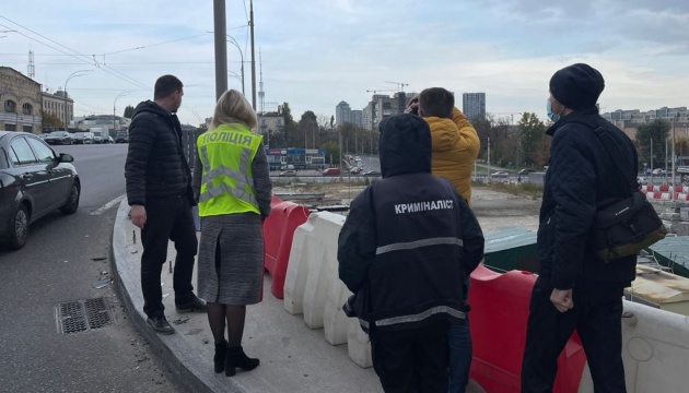 На Шулявський міст прийшли силовики з експертами у справі про «стомлені» стовпи