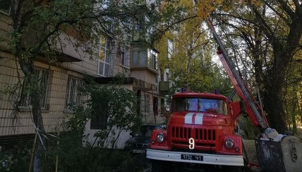 У Києві горіла квартира на восьмому поверсі, двоє загиблих