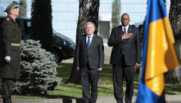 Lloyd Austin arrive en Ukraine pour discuter du renforcement de la puissance militaire de l’Ukraine 