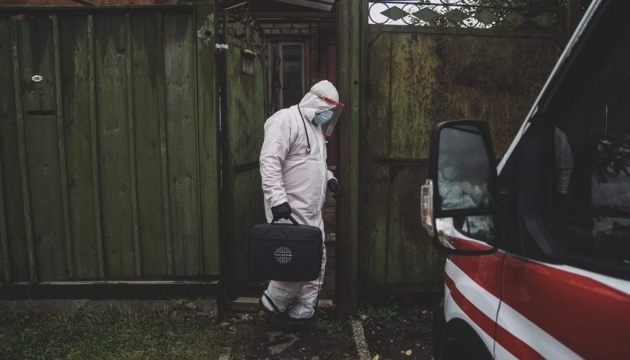 La pandémie de COVID-19 a causé la mort de près de 112 000 Ukrainiens 