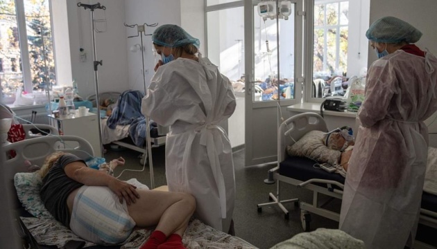 В Киеве за сутки – 1 418 случаев коронавируса, 27 больных умерли